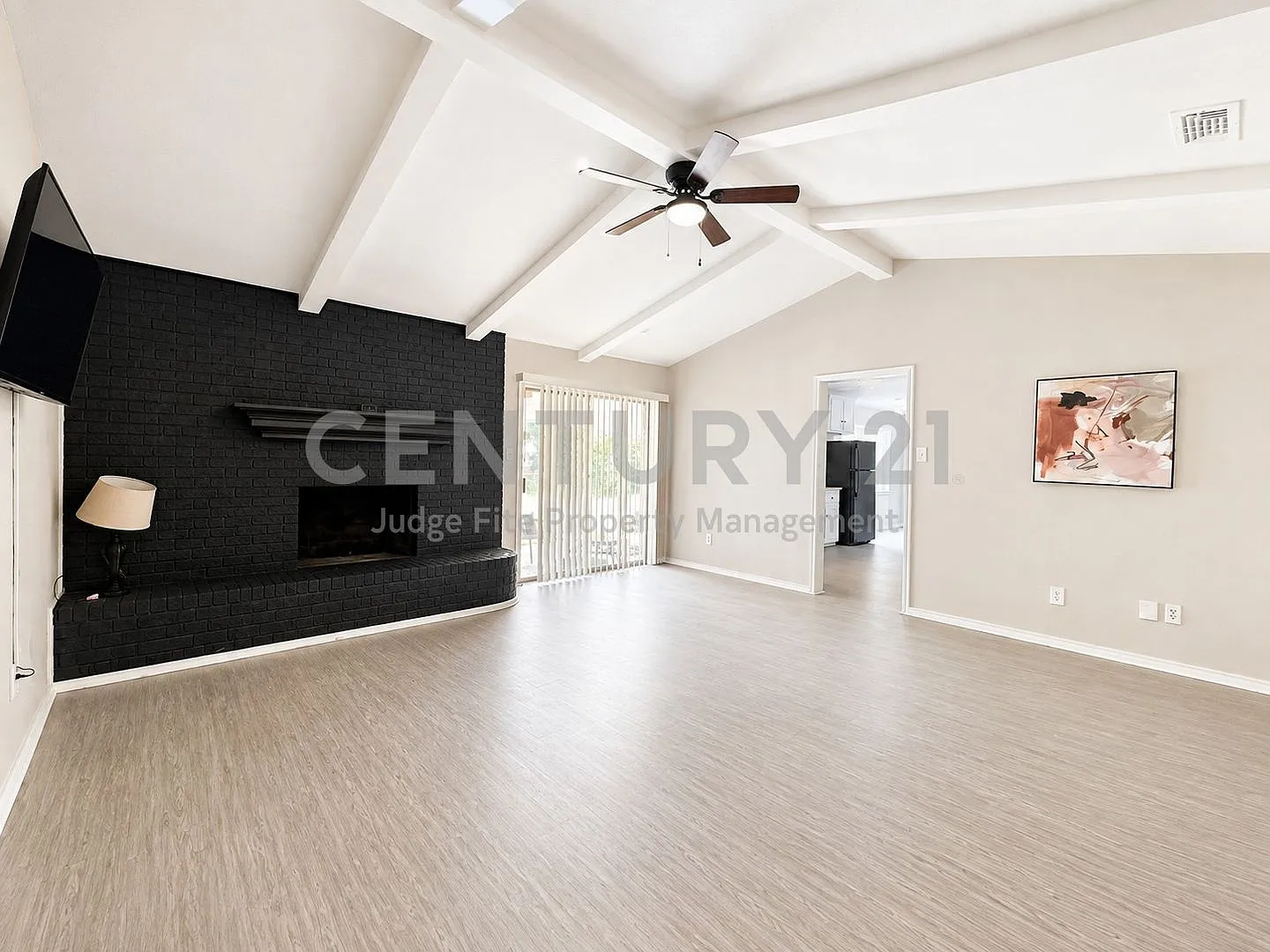 Tastefully Updated 4/2.5/2 in Fort Worth For Rent! — Photo 4