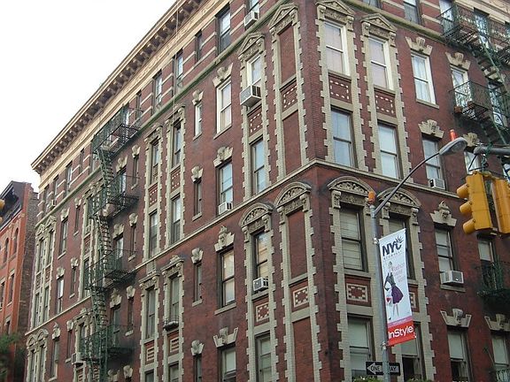 5th image of 124 Thompson St #8