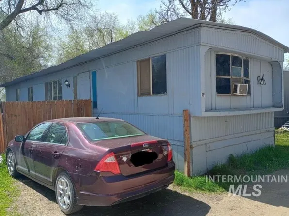 511 S Main St #19, Homedale, ID 83628