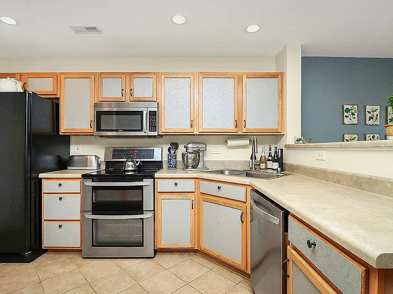2292 Hanover Ct — Photo 18