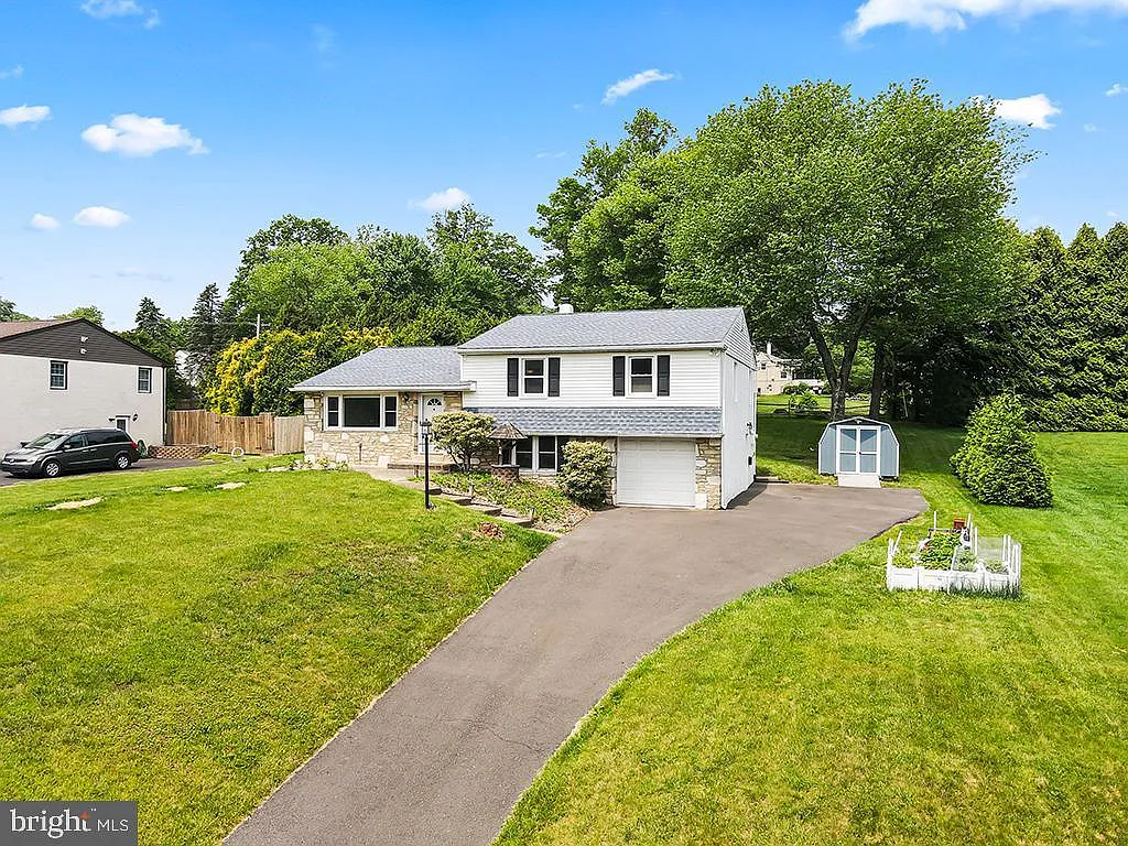 279 Fairhill Dr photo 1