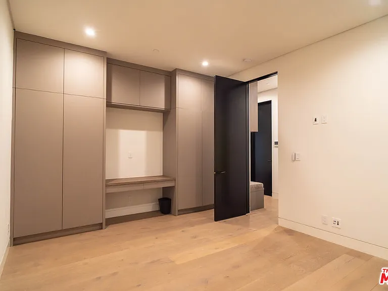 829 N Ogden Dr — Photo 20
