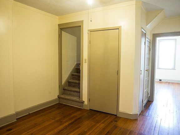 4th image of 919 Maryland Ave