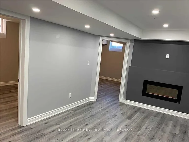 155 Chelsea Cres #2 — Photo 9