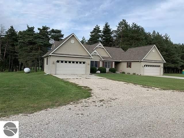1st image of 8158 N Clare Ave #1