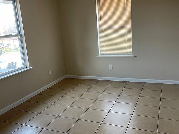 4th image of 1932 Pace Blvd