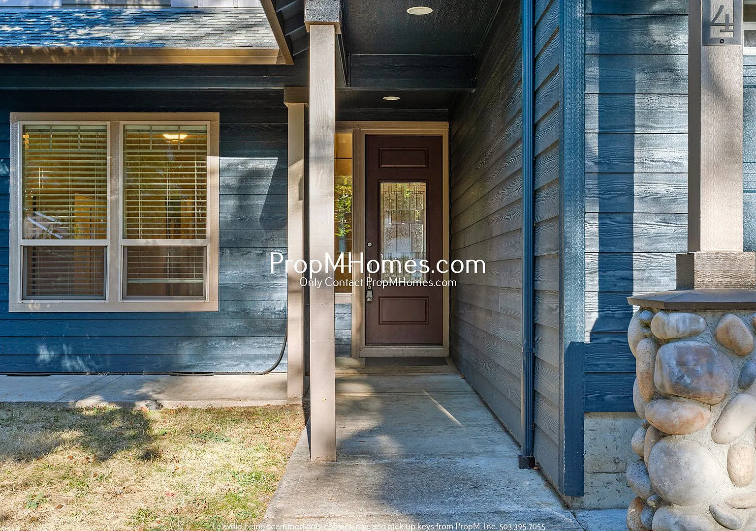 Spacious 5BR Hillsboro Home - Vaulted Ceilings, Fenced Yard & 2-Car Garage — Photo 4