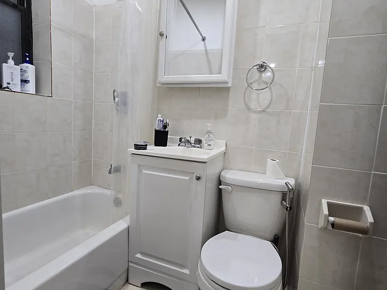 531 W 48th St #11 — Photo 5