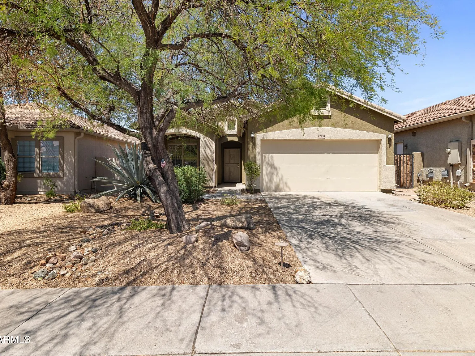 3 bed, 2.0 bath, 1432 sqft, $2,300 — Photo 2