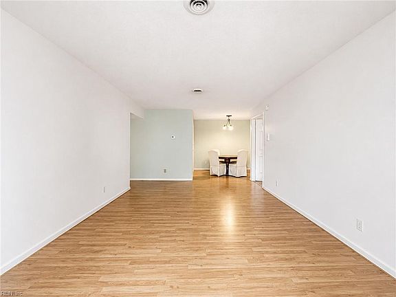 4th image of 100 Burnt Bridge Way APT C