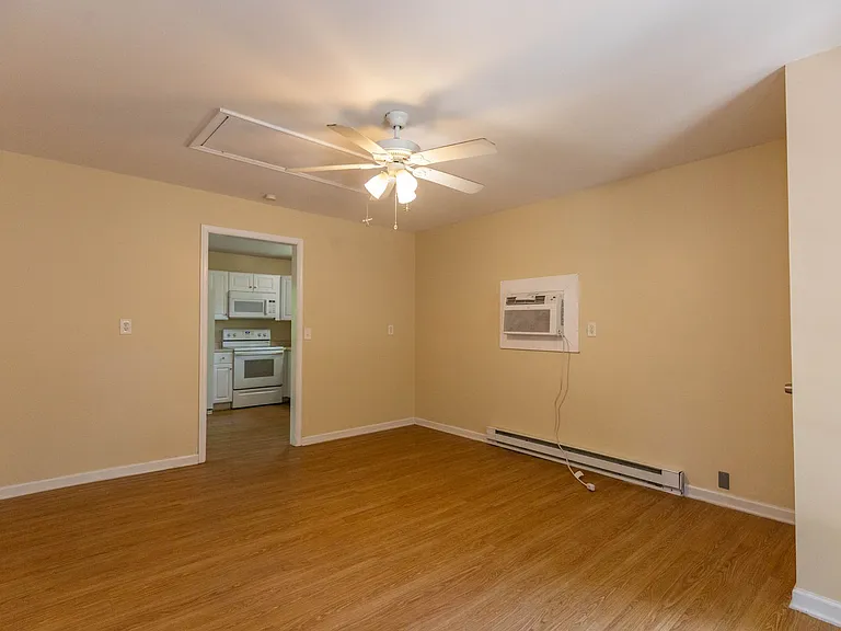 160B Greenwood Rd — Photo 6