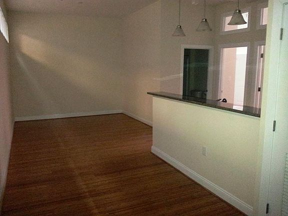 2nd image of 1414 W Marshall St APT 405