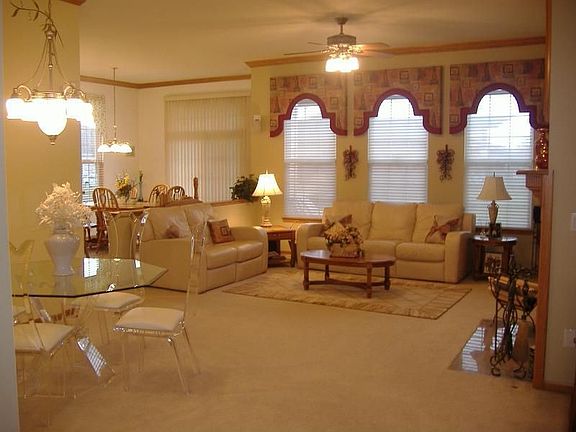 3rd image of 707 Haven Ln