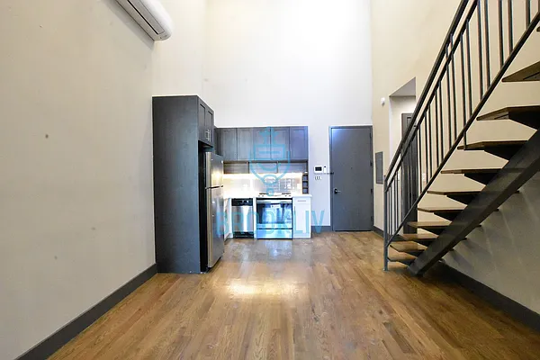 Rented by null | media 32