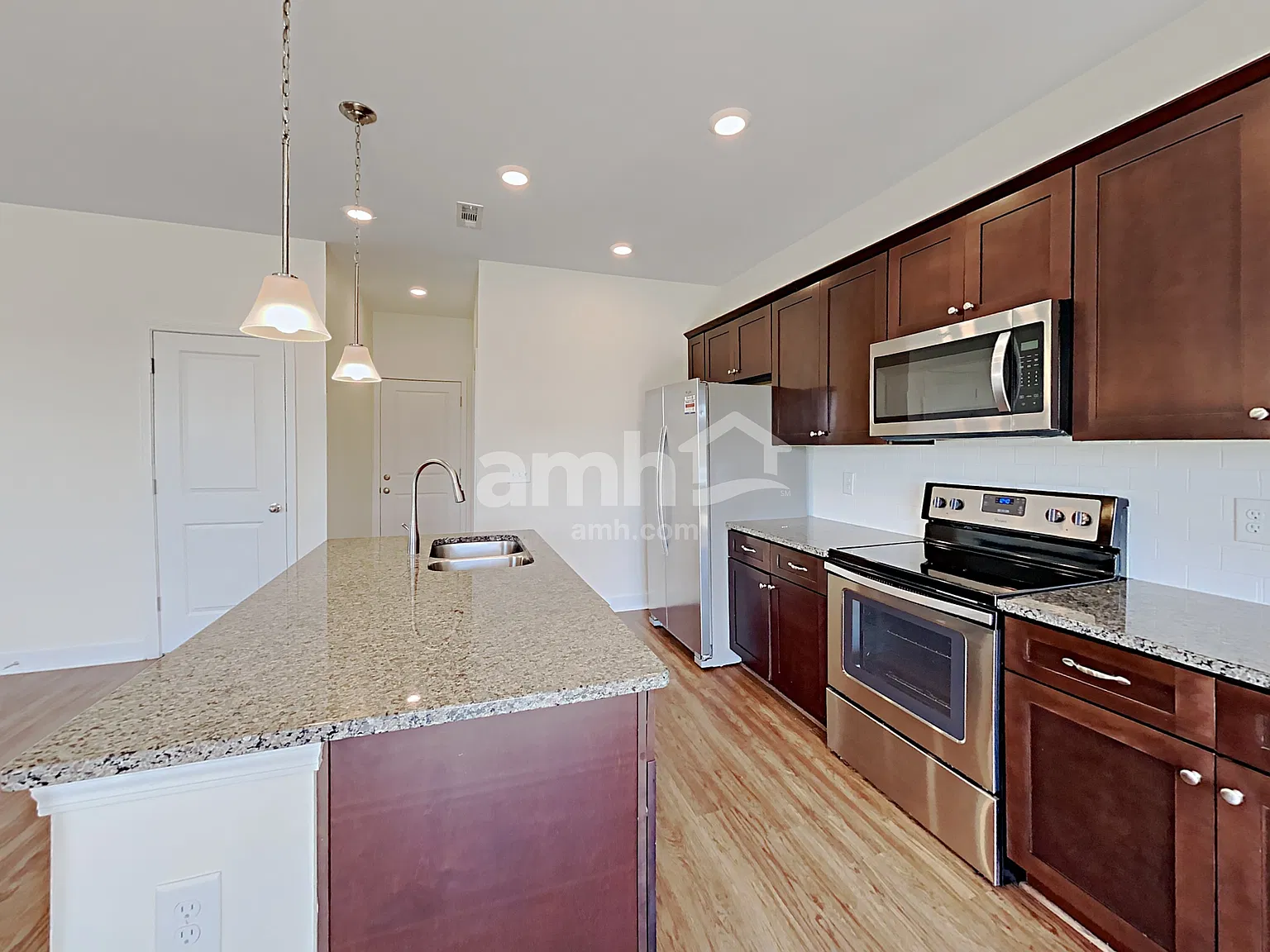 3 bed, 2.5 bath, 1859 sqft, $2,415 — Photo 4