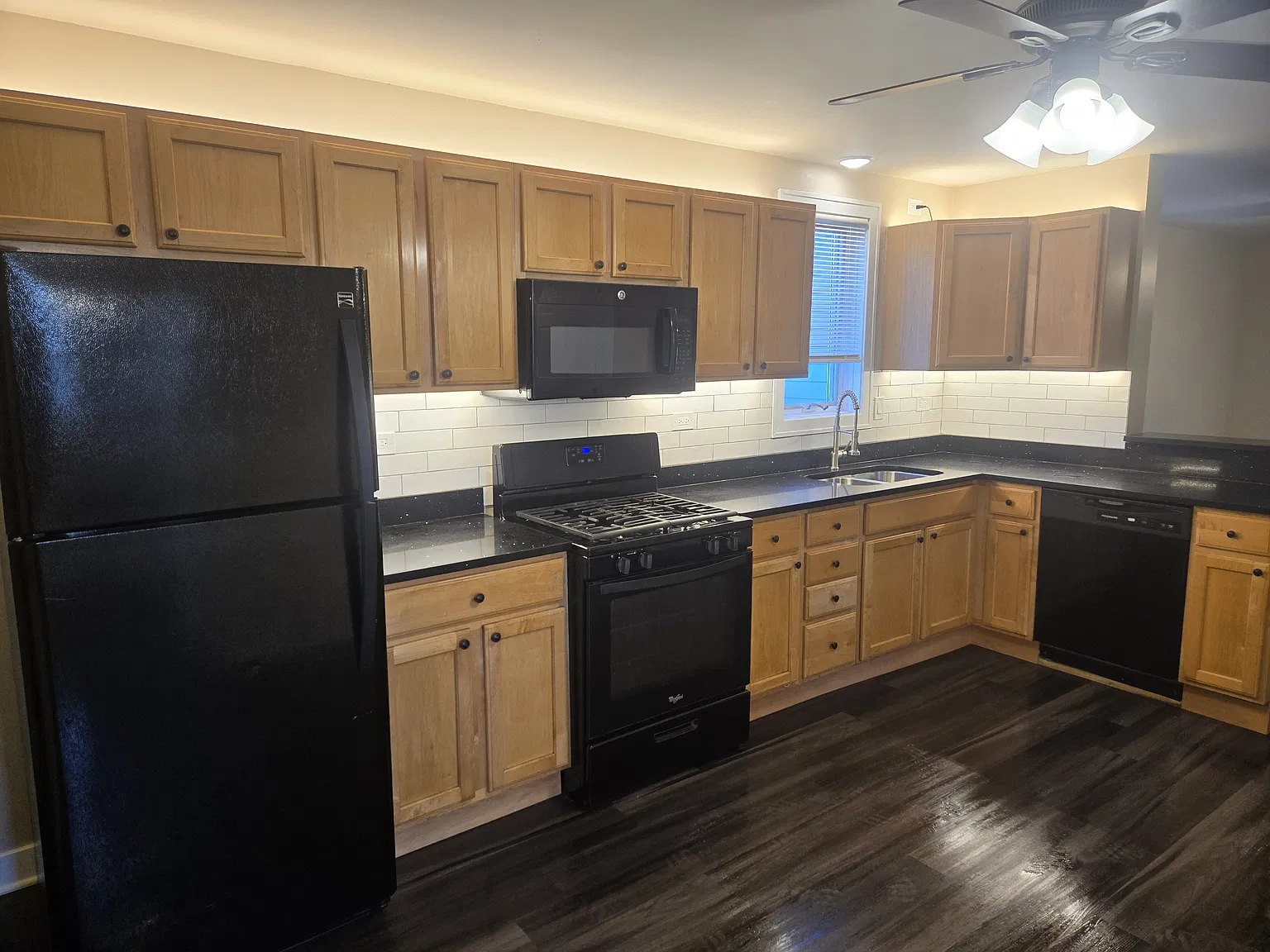 3 bed, 1400 sqft, $1,500 — Photo 2