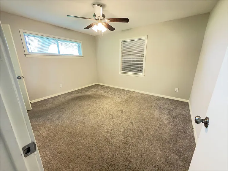 819 W Kyle Rd — Photo 19