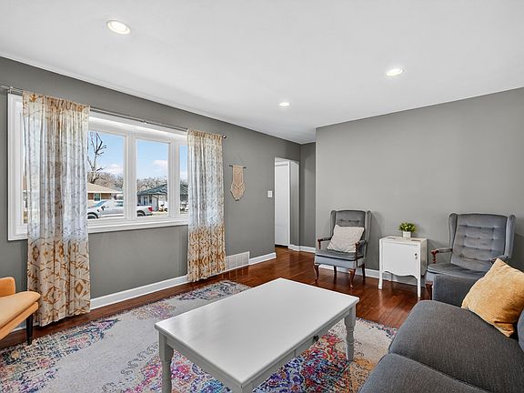 3rd image of 2512 Mann Ave