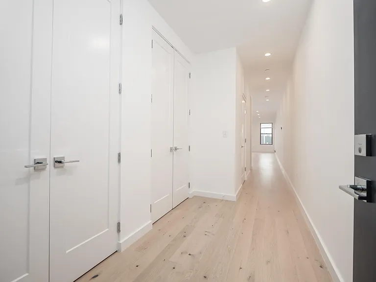 340 W 2nd St #9 — Photo 23
