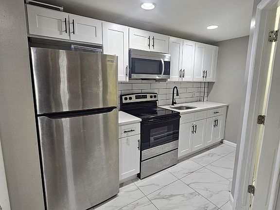 2nd image of 33 Smith Clove Rd