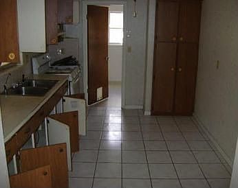 3rd image of 917 Hudson Ave