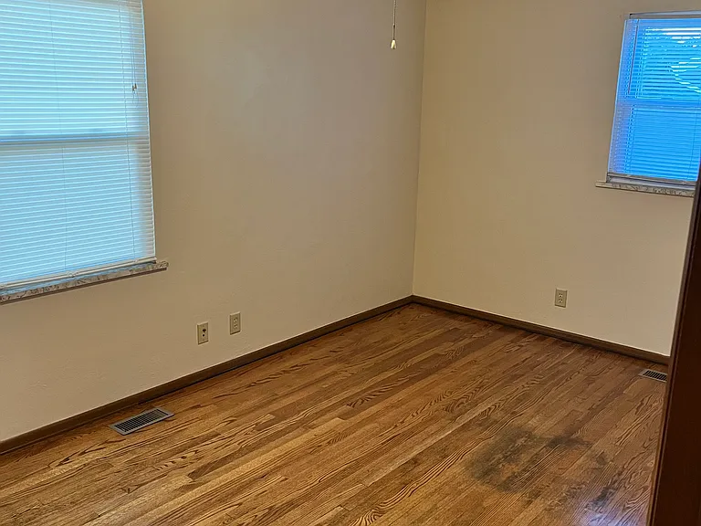 2501 Cypress Ave — Photo 4
