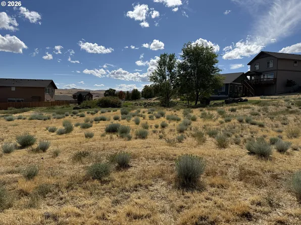 403 Little Lake Rd, Maupin, OR 97037