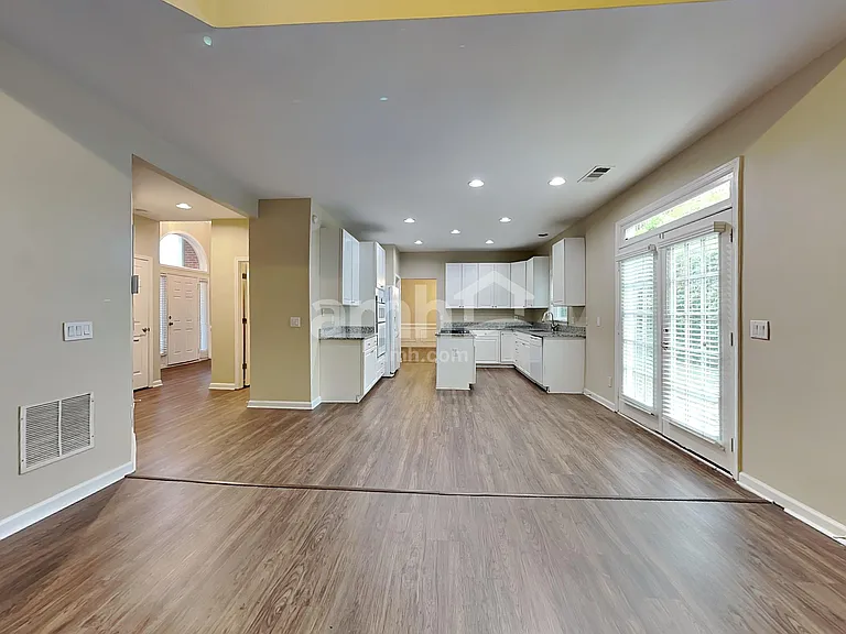 4220 Millside Walk SE — Photo 7