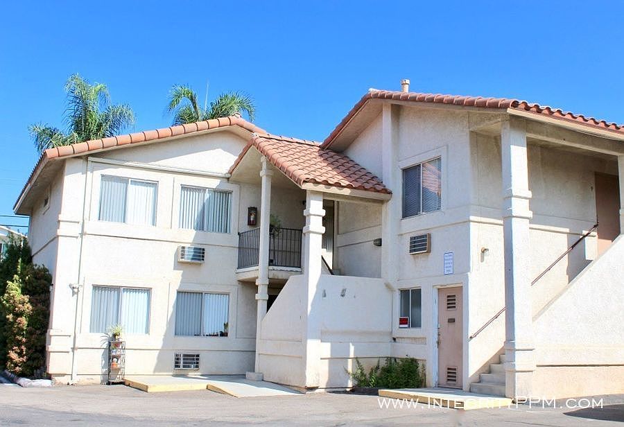 2nd image of 12349 Lakeshore Dr #4