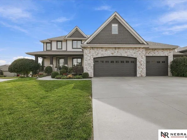 20803 Woolworth Ave, Elkhorn, NE 68022