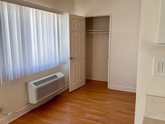 5th image of 10850 Landale St