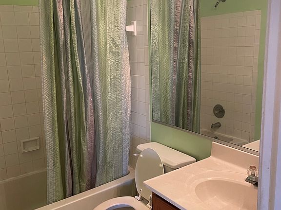 3rd image of 10209 Jamaica Ln