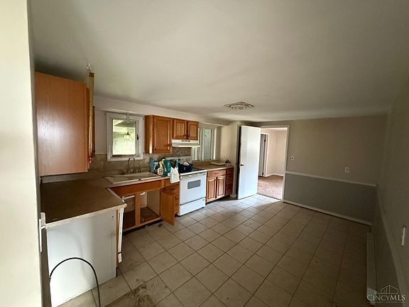 3rd image of 350 Hopkins St