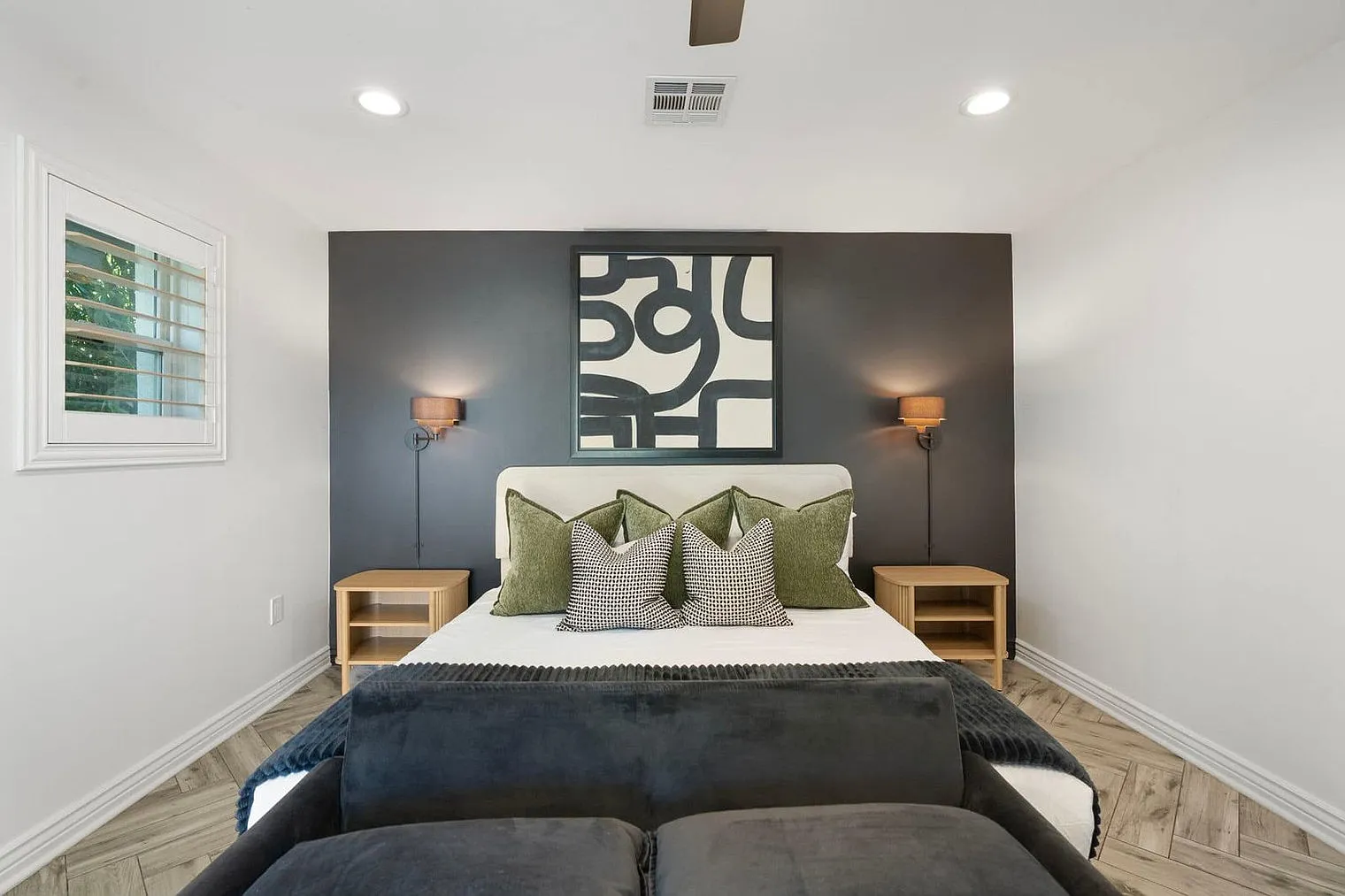 4 bed, 2.0 bath, 2368 sqft, $12,659 — Photo 4