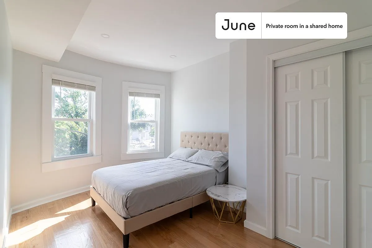 Full bedroom in 3 bed/2 bath home in JFK/UMass #1756 B — Photo 1