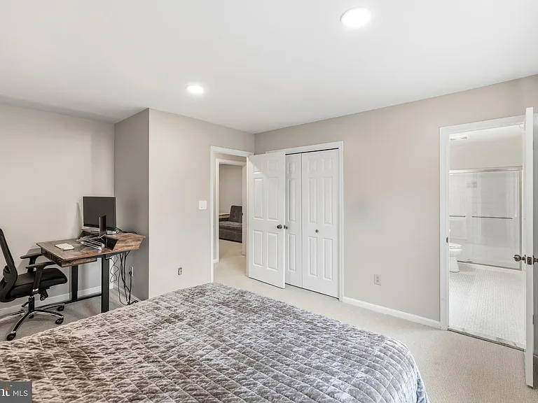 4880 Chevy Chase Dr #133 — Photo 15