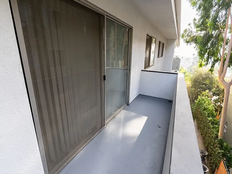 1635 North Martel Avenue — Photo 62
