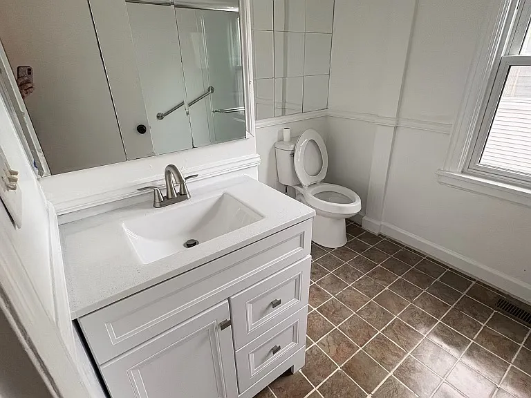 955 Highland Park Dr — Photo 4