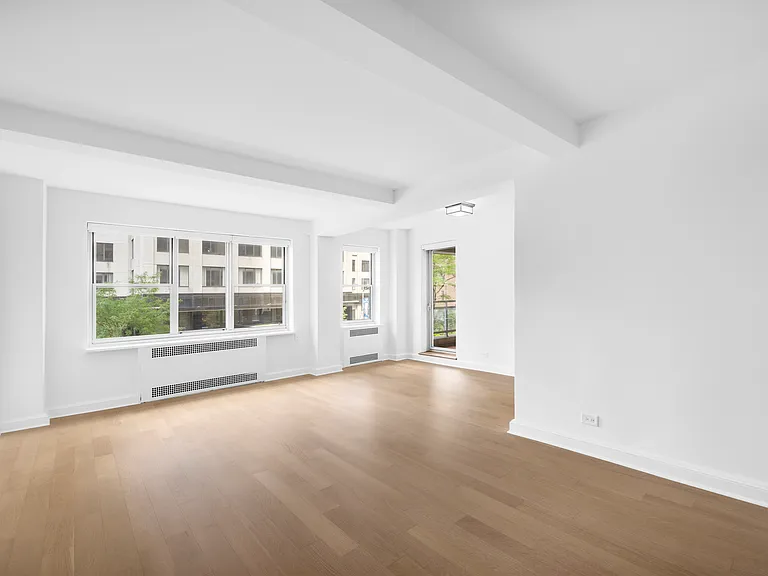 300 E 57th St #5D — Photo 1