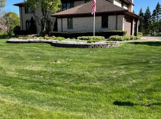 4 Whitman Ter, Hawthorn Woods, IL 60047