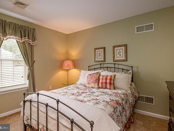 5th image of 32 Loganberry Ct