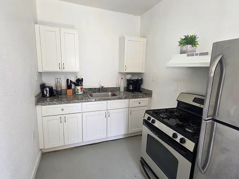 13433 Topeka St #3 — Photo 4