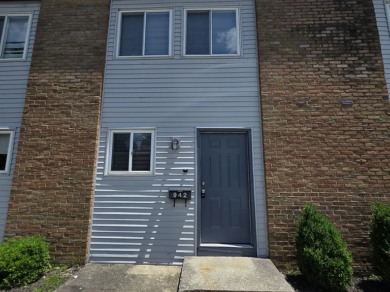 942 S Spring Rd — Photo 1
