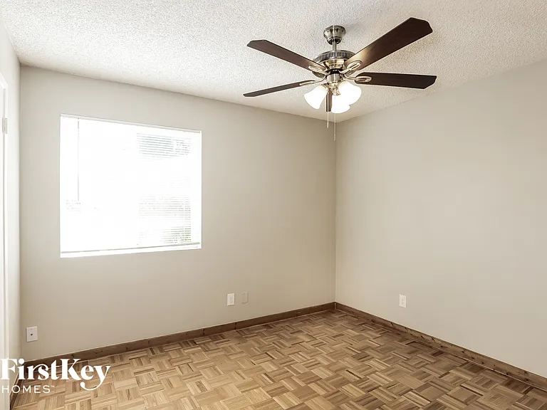 9047 N 36th Dr — Photo 11