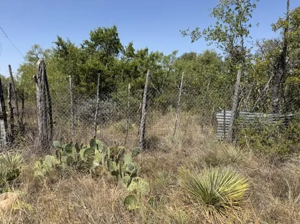4-6 N Walnut St, Brady, TX 76825