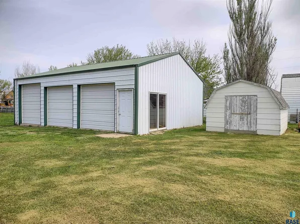 116 E 4th Ave, Miller, SD 57362