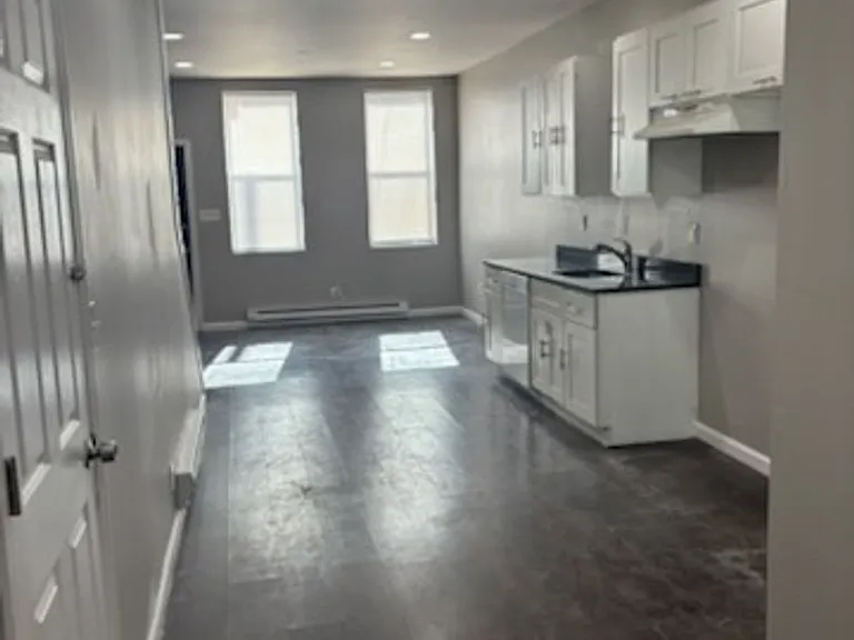1835 E Monmouth St — Photo 3