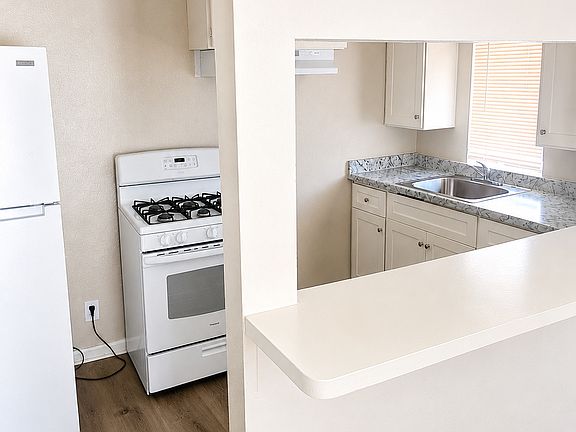 4th image of 2553 Lexington St APT C