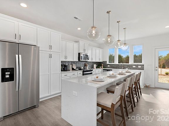 4th image of 236 Wheatfield Dr #106