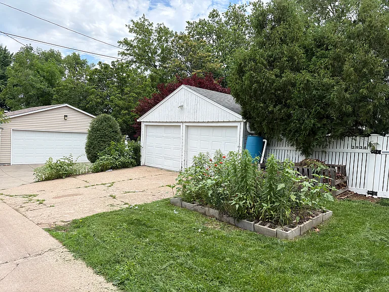 2936 N 55th St — Photo 32